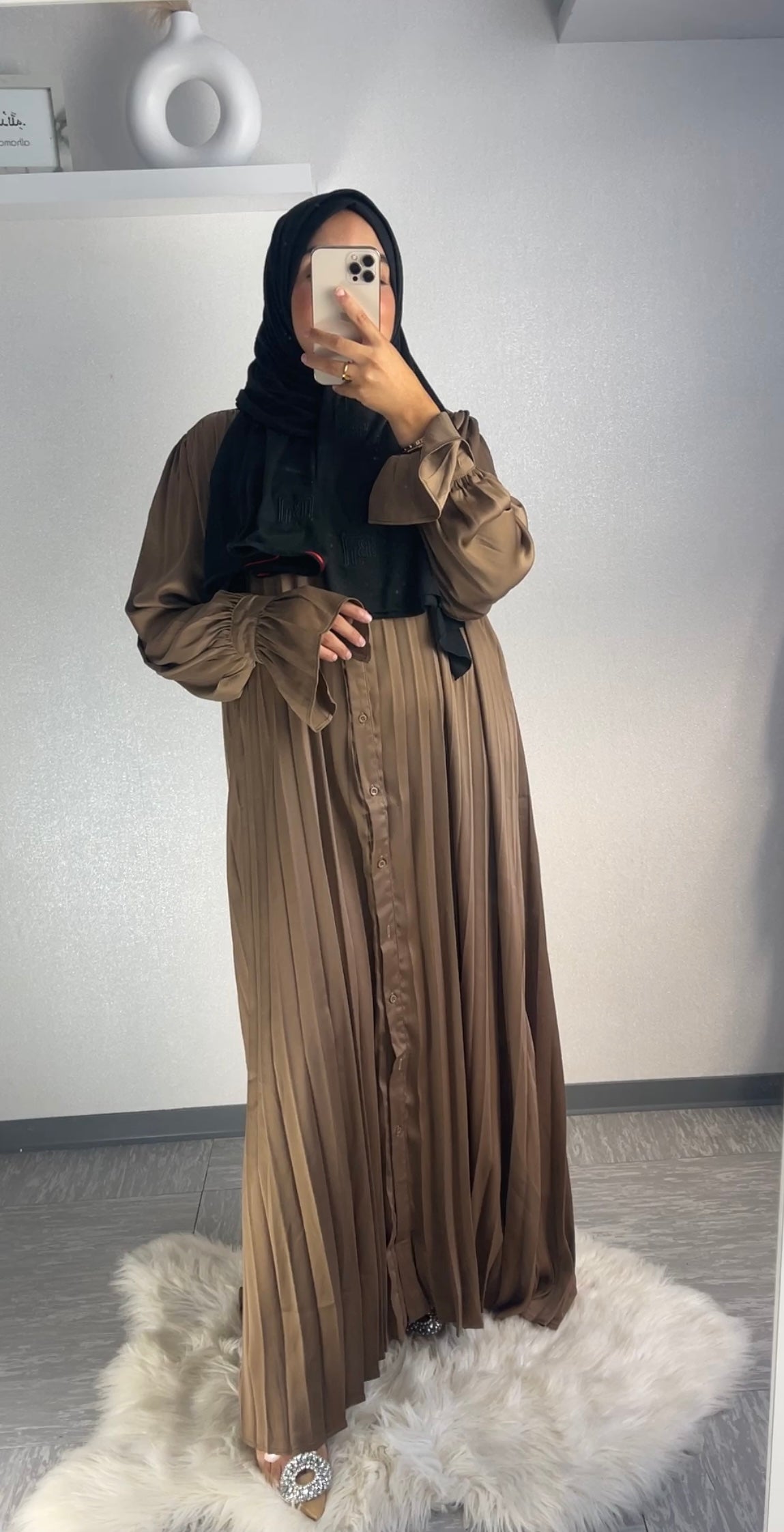 Plissiertes Kleid in Camel