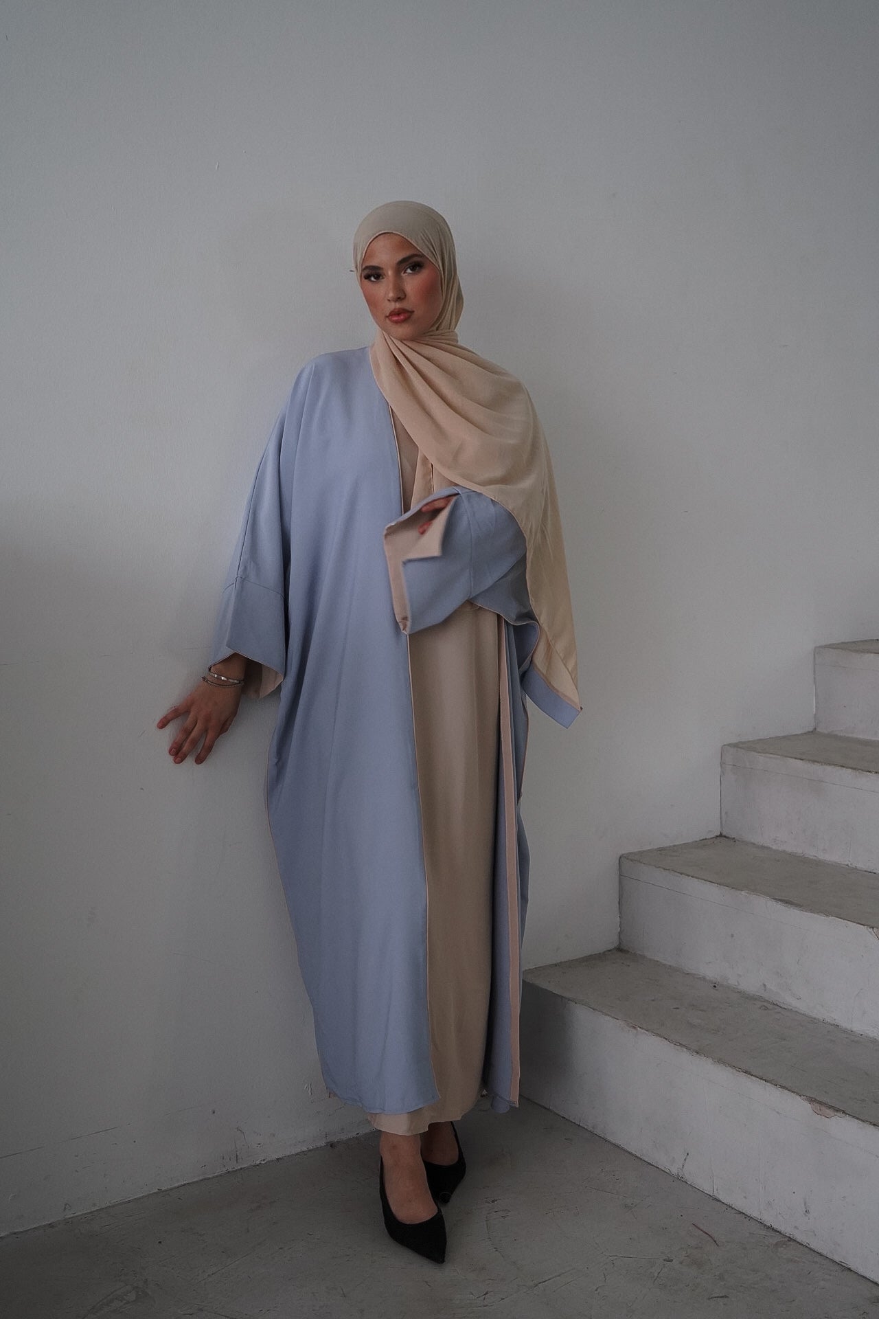 Abaya Manal – blue/ beige