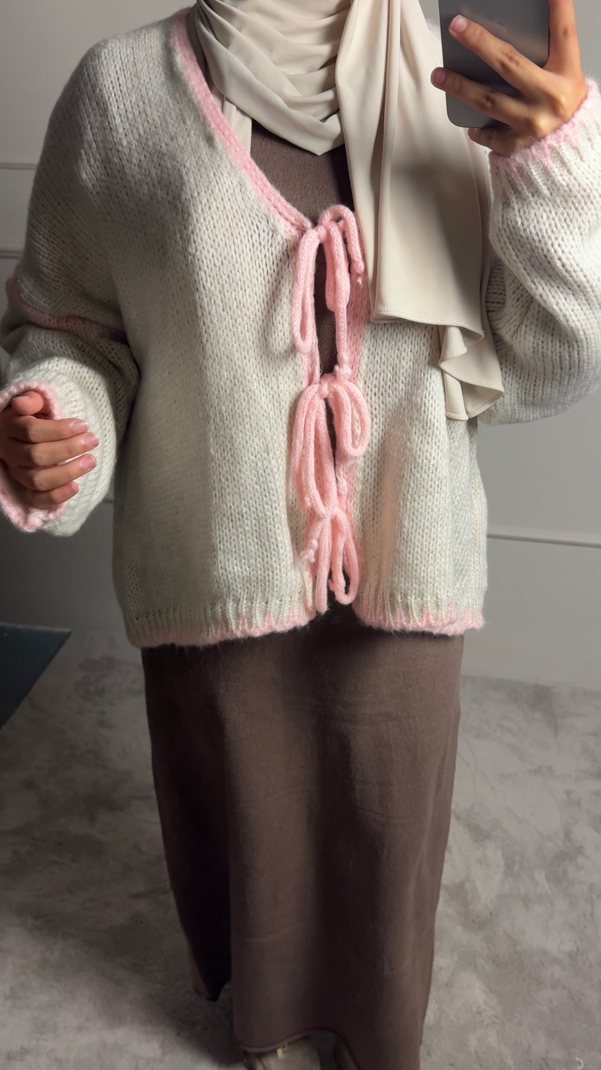 Strickjacke mit rosa Details